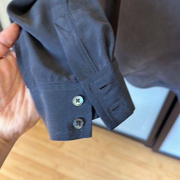 Rails Rhett Charcoal 100% Silk Button Down - Large - Picture 5 of 13